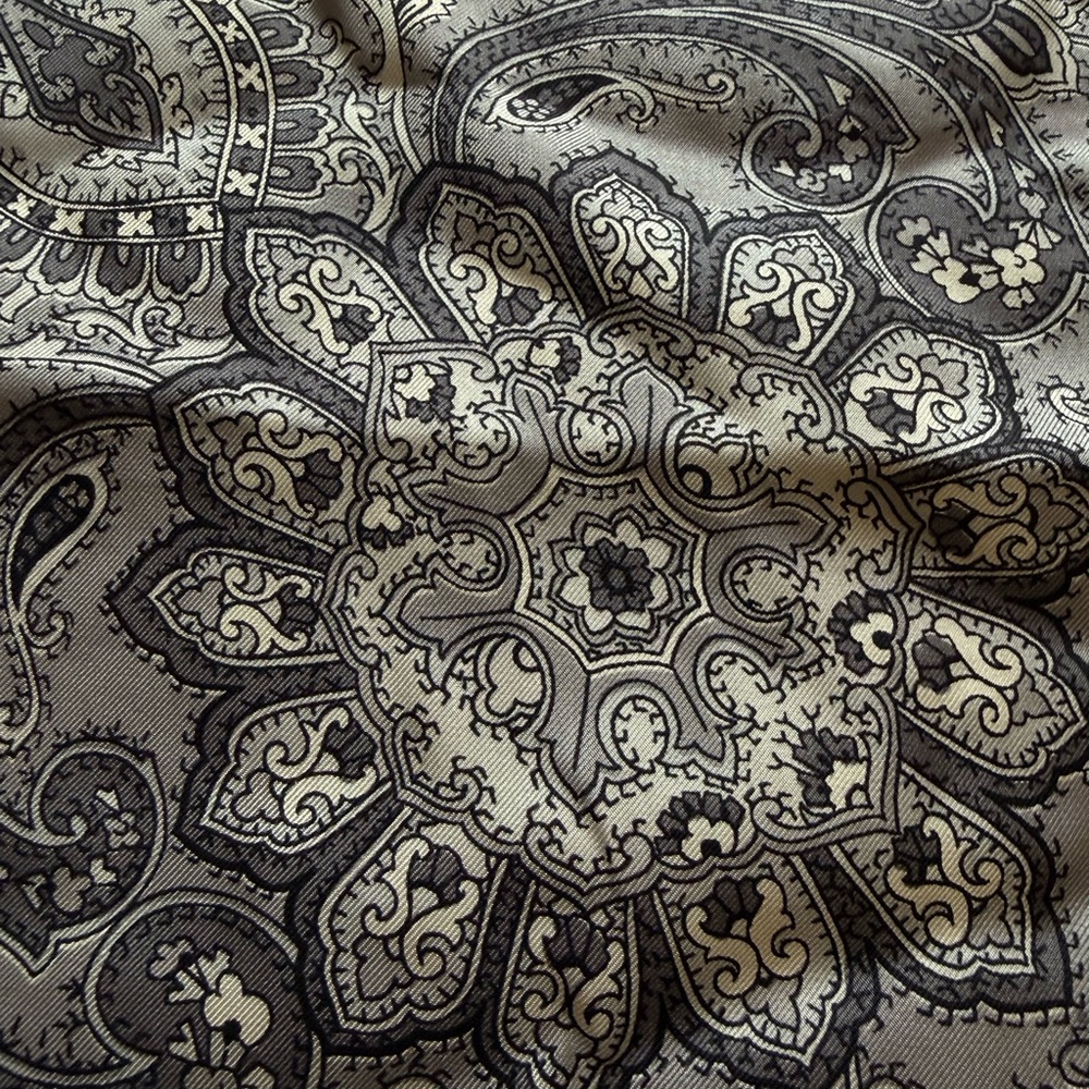 Daytons Black and Gray Paisley Scarf Made in Italy - Picture 4 of 8